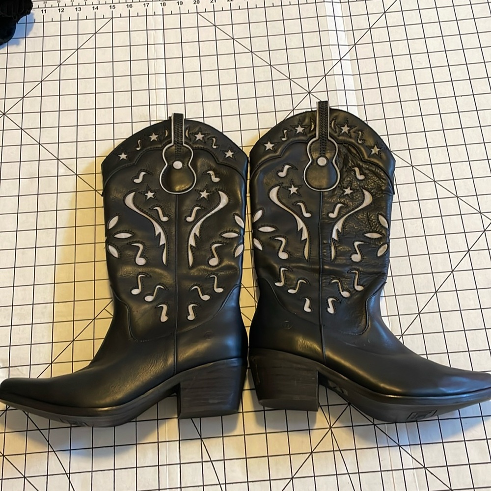 dingo Black Western Heeled Cowboy Boots with Cutout Accents
